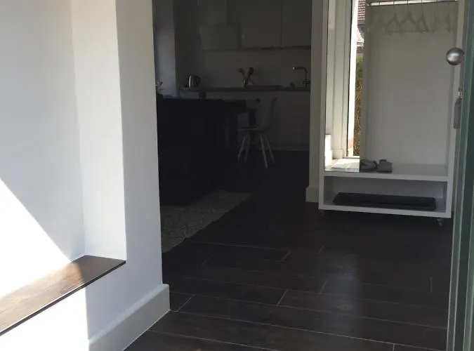 Alte Schule Wachenheim Im Zellertal * Wachenheim an der Weinstraße